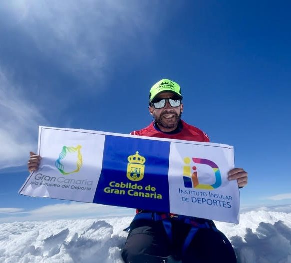 Carlos despues de escalar el Alpamayo 5.947 m.s.n.m